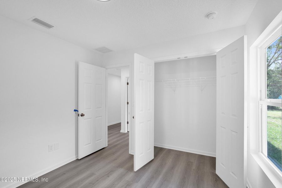 Spacious, unfurnished interior of a new home in , Green Cove Springs (Image 23).