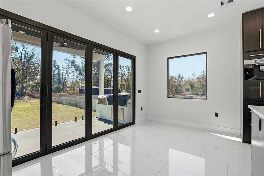Spacious, unfurnished interior of a new home in , Tampa (Image 24).