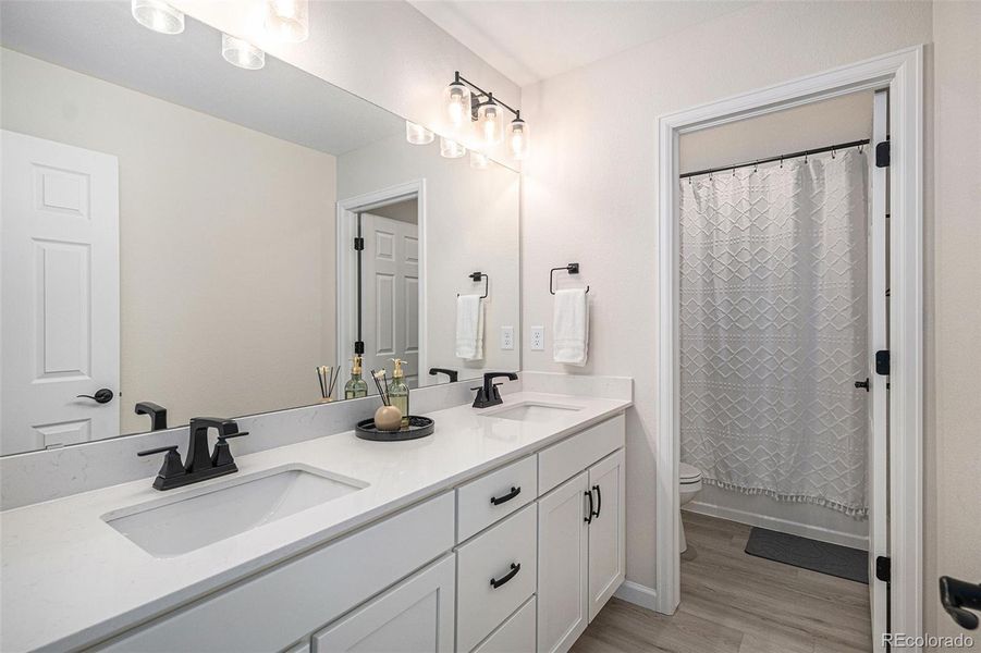 Upper level full bath