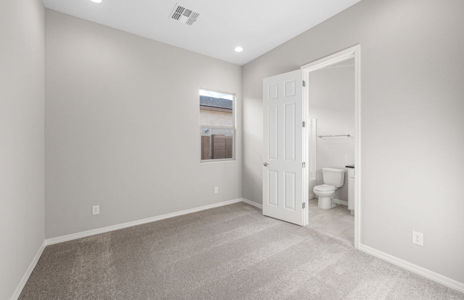 Spacious, unfurnished interior of a new home in Artisan at Asante, Surprise (Image 19).