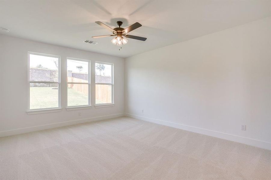 Spacious, unfurnished interior of a new home in Sweetgrass, Haslet (Image 31).
