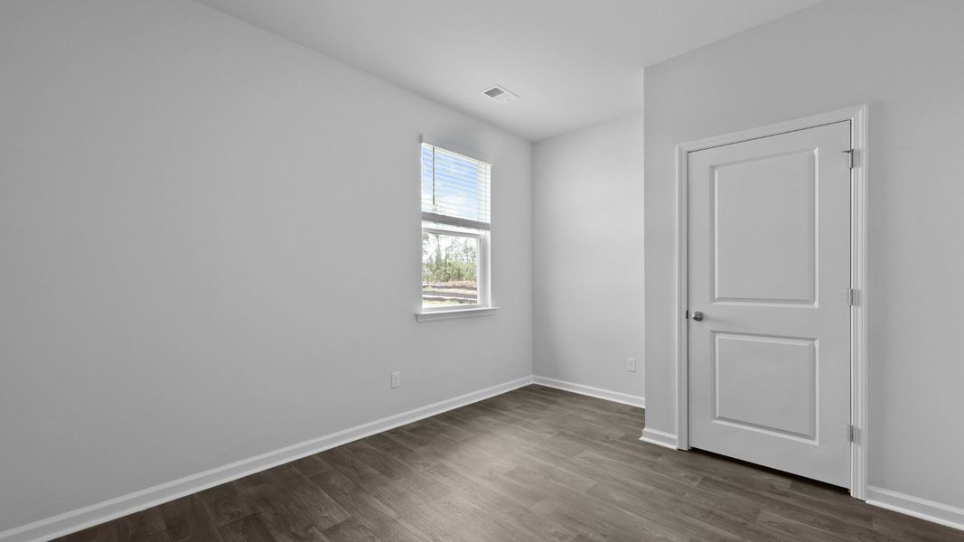 Spacious, unfurnished interior of a new home in Grand Oaks, Columbia (Image 12).