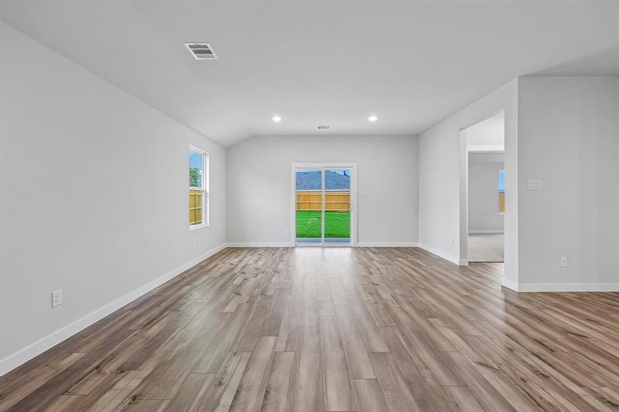 Spacious, unfurnished interior of a new home in Middlefield Village, Dallas (Image 16).