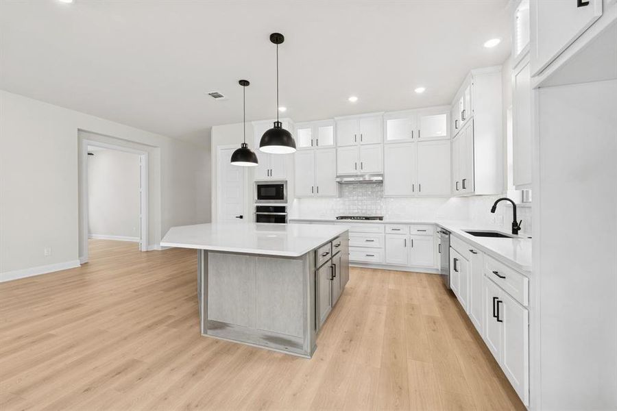 Furnished interior view inside a new home in South Pointe Cottage Series, Mansfield (Image 10). Furnished interior view inside a new home in South Pointe Cottage Series, Mansfield (Image 10).