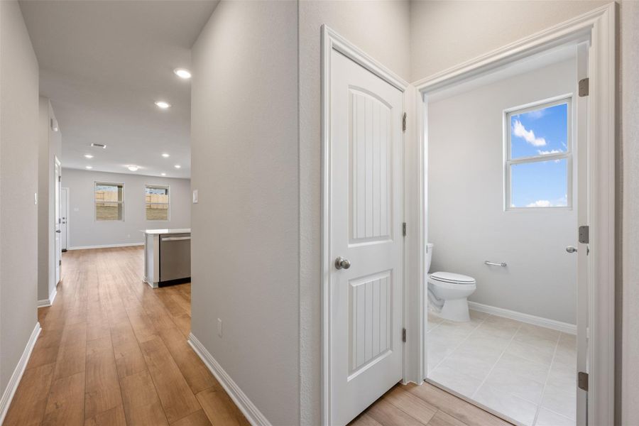 Photos are representative images and renderings for illustrative purposes only. Actual structural options and design images of the home may vary.