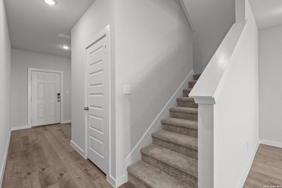 Spacious, unfurnished interior of a new home in Hiddenbrooke, Seguin (Image 21).