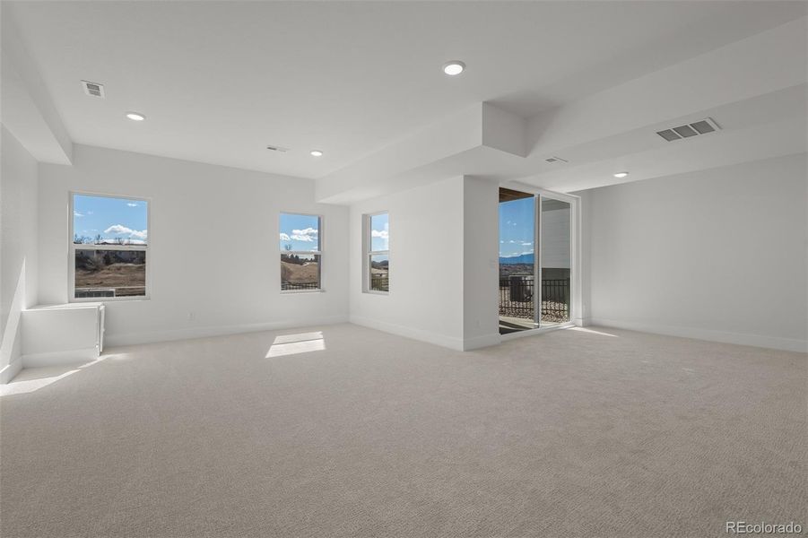 Spacious, unfurnished interior of a new home in Trailside at Cottonwood Creek, Colorado Springs (Image 21).
