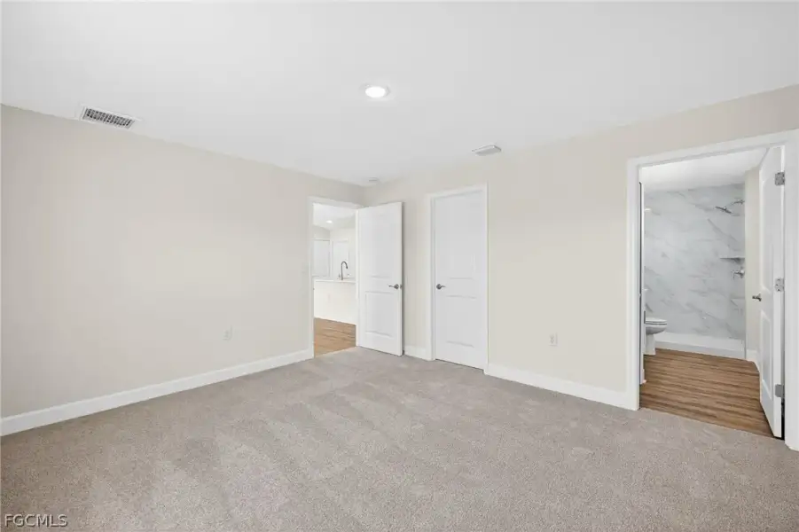 Spacious, unfurnished interior of a new home in Cape Coral, Cape Coral (Image 17).
