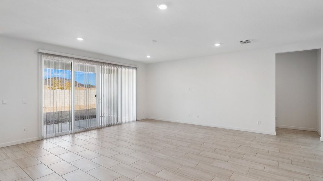 Representative unfurnished interior of a home built from the Cobalt by D.R. Horton in Zanjero Pass, Glendale (Image 27).