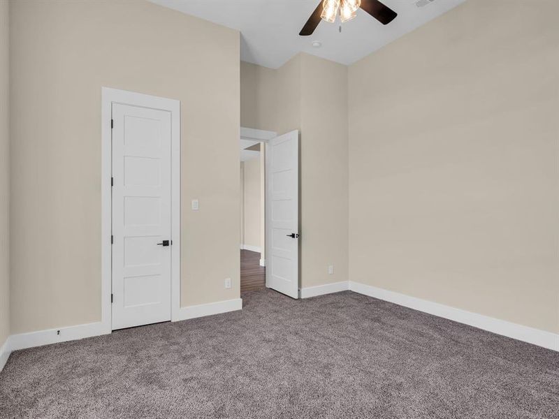 Unfurnished bedroom with carpet flooring and ceiling fan