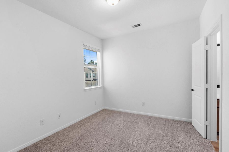 Spacious, unfurnished interior of a new home in Woodforest, Montgomery (Image 16).