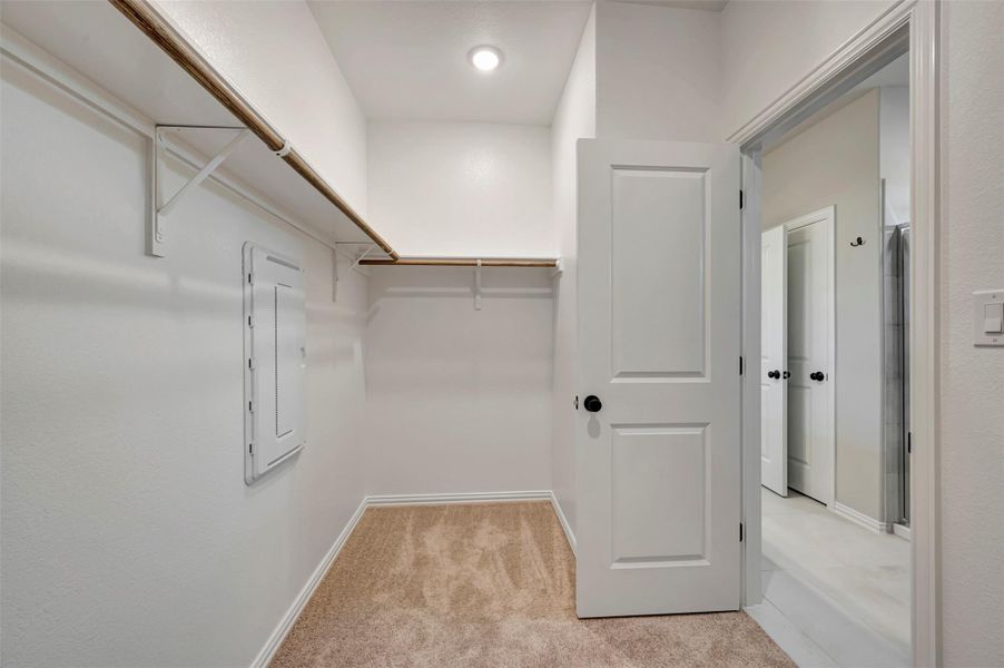 Spacious, unfurnished interior of a new home in Heritage, Dripping Springs (Image 26).