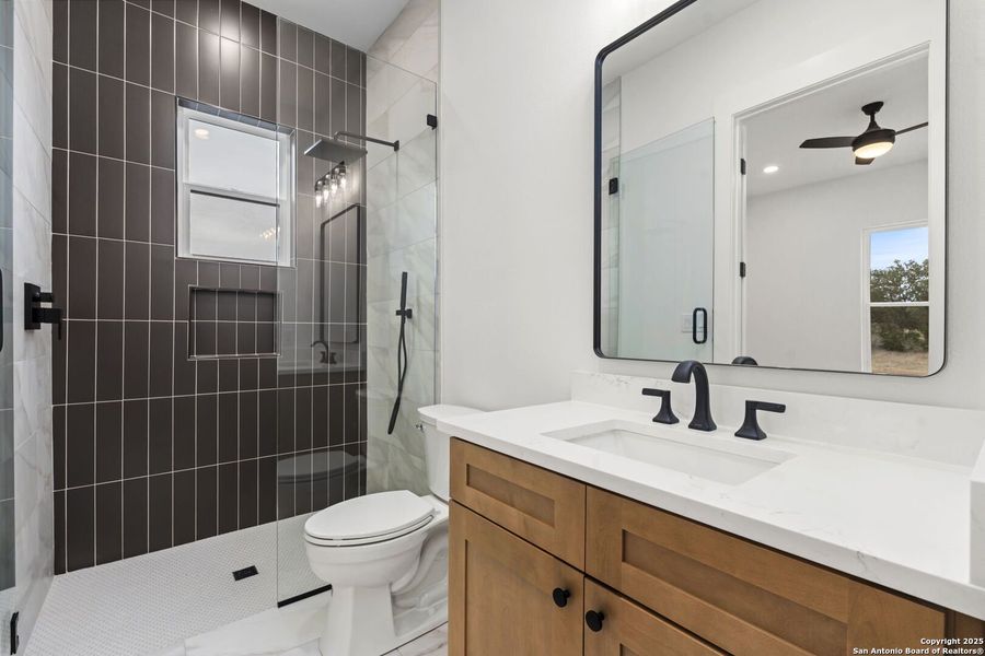 Furnished interior view inside a new home in , Bandera (Image 14).