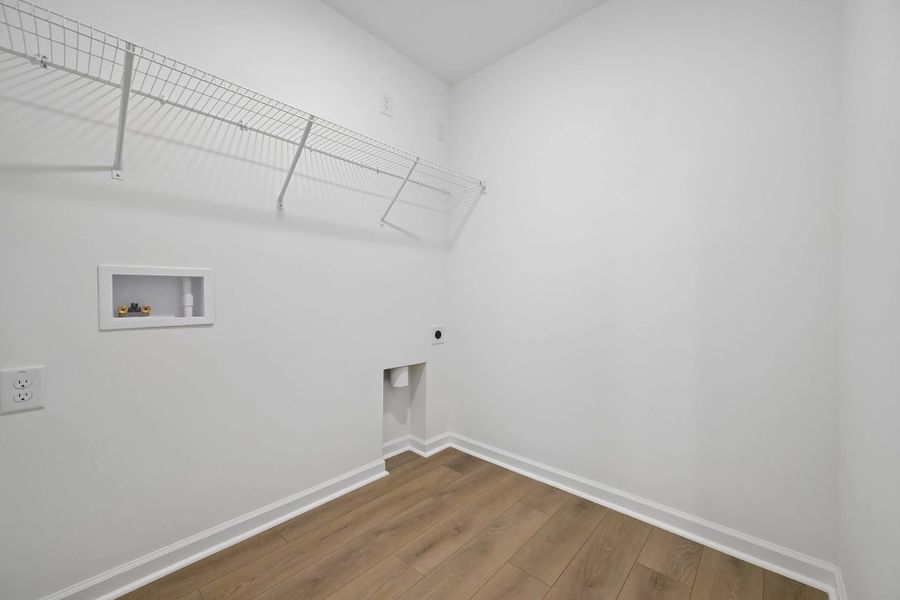 Spacious, unfurnished interior of a new home in Middleton Farms, Middlesex (Image 31).