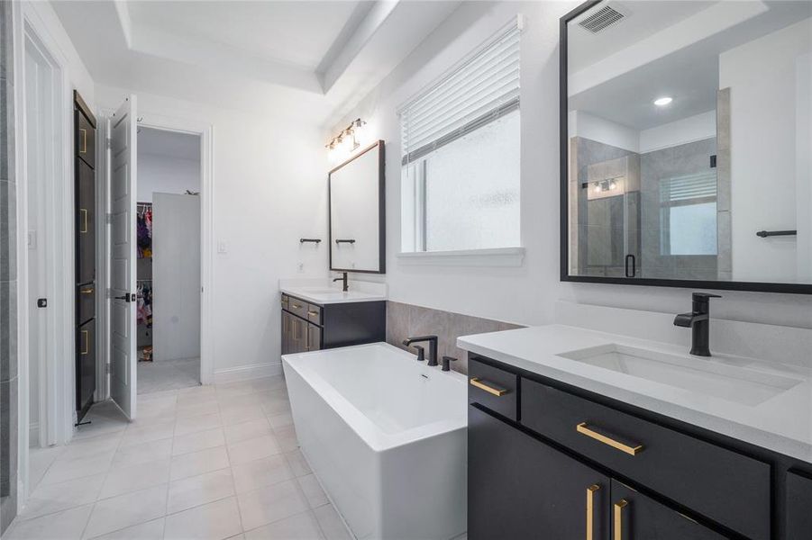 Furnished interior view inside a new home in , Frisco (Image 15).