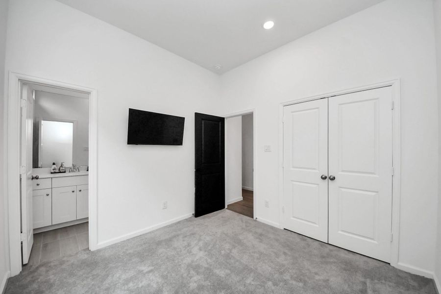 Spacious, unfurnished interior of a new home in The Trails, New Caney (Image 23).