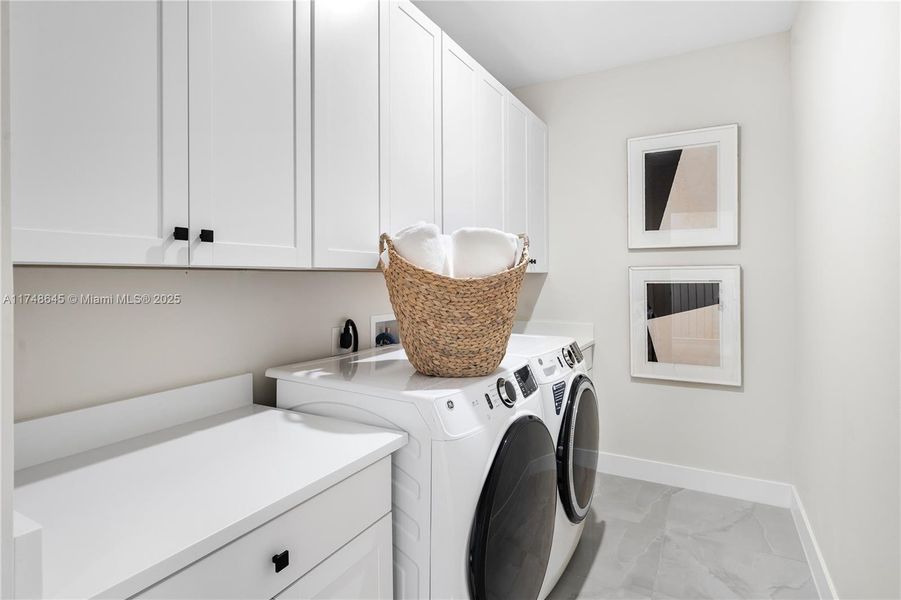 Spacious, unfurnished interior of a new home in , Fort Myers (Image 16).