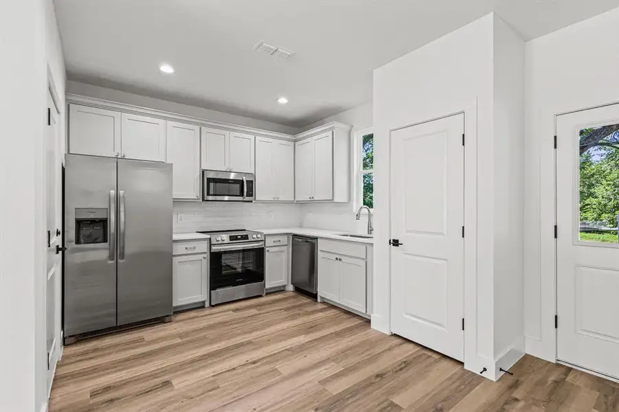 Furnished interior view inside a new home in , Denison (Image 8).