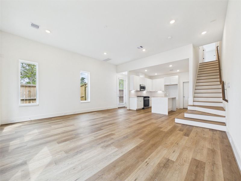 Spacious, unfurnished interior of a new home in , Houston (Image 13).