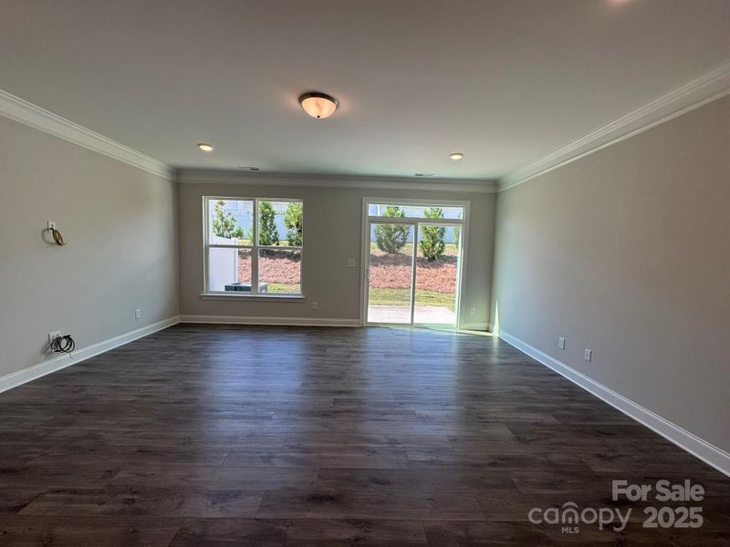 Spacious, unfurnished interior of a new home in Harrisburg Village, Harrisburg (Image 10).