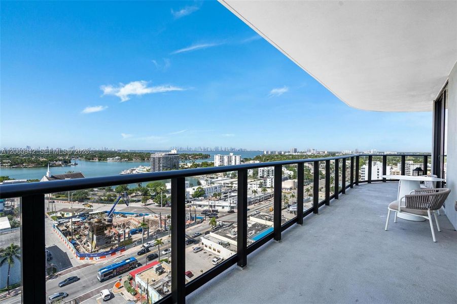 Condo located in Miami Beach, FL showcasing its design and architecture (Image 41).