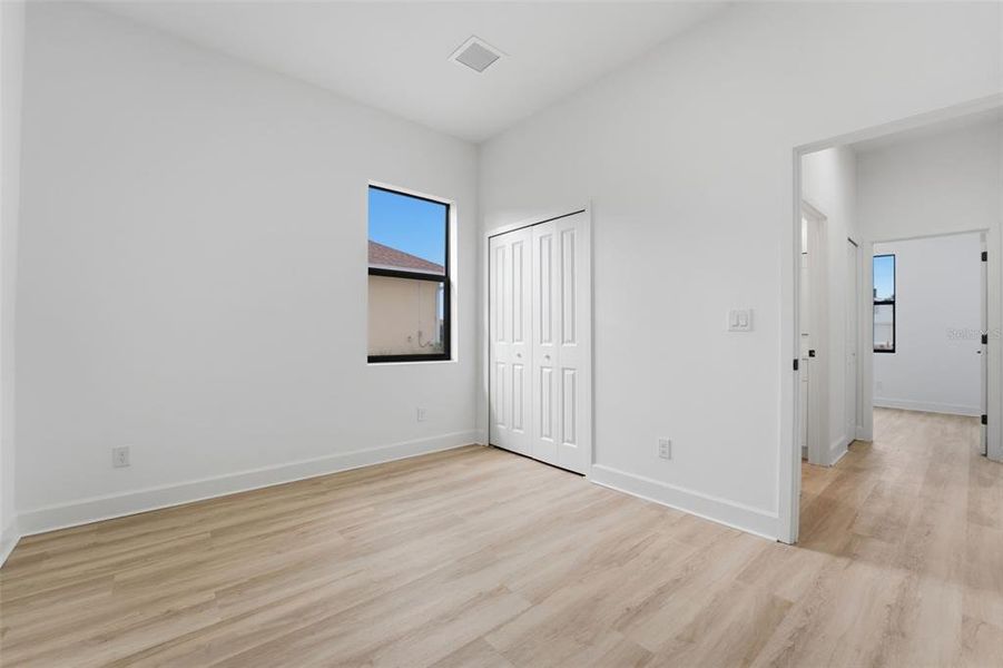 Spacious, unfurnished interior of a new home in , Port Charlotte (Image 14).