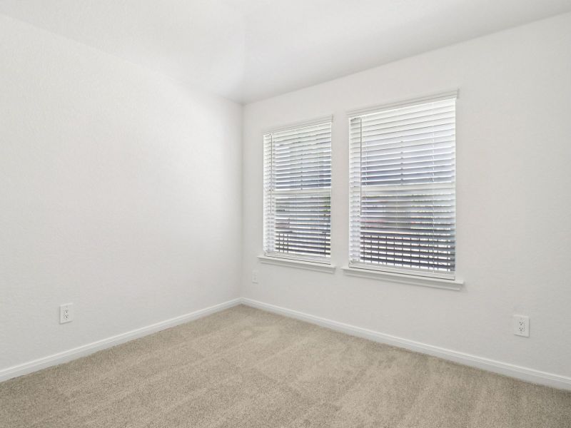 Spacious, unfurnished interior of a new home in Remington Ranch, San Antonio (Image 15).