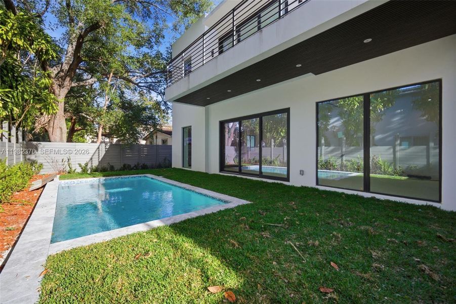 Exterior details and patio area of a home in , Miami (Image 20).