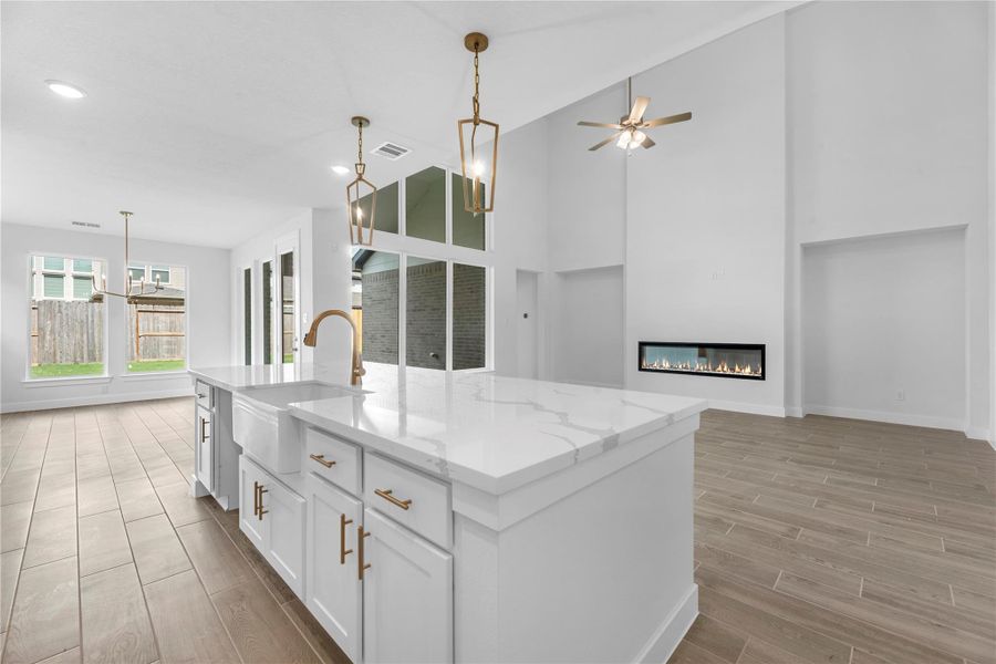 Representative image. Features, selections and colors may vary.