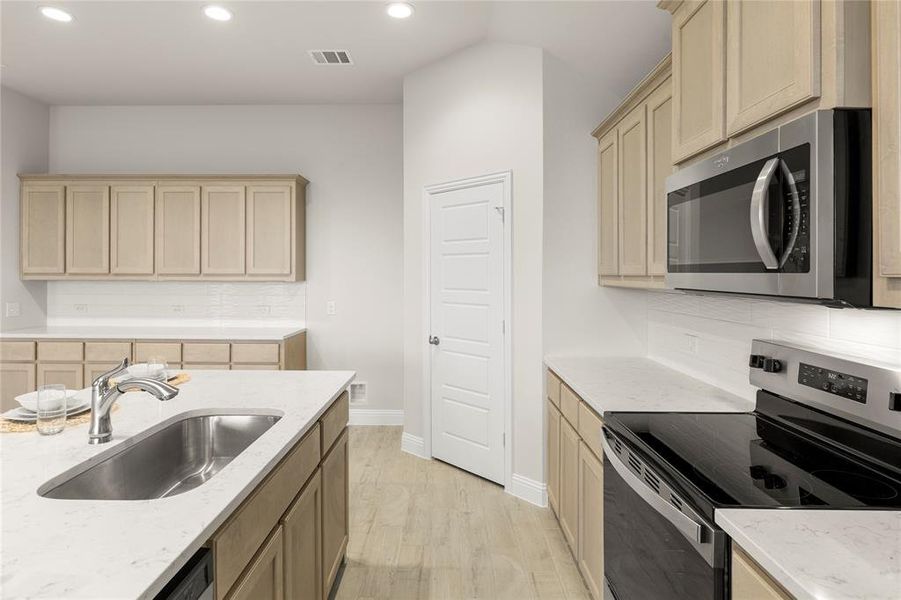 13. 1025 Goya - Kitchen (3)