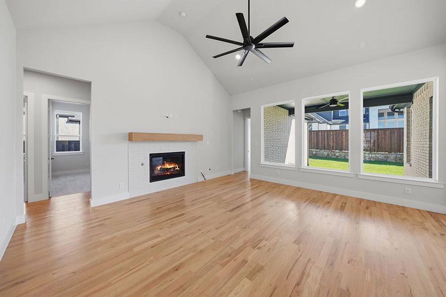 Spacious, unfurnished interior of a new home in Quail Hollow, Rockwall (Image 25).