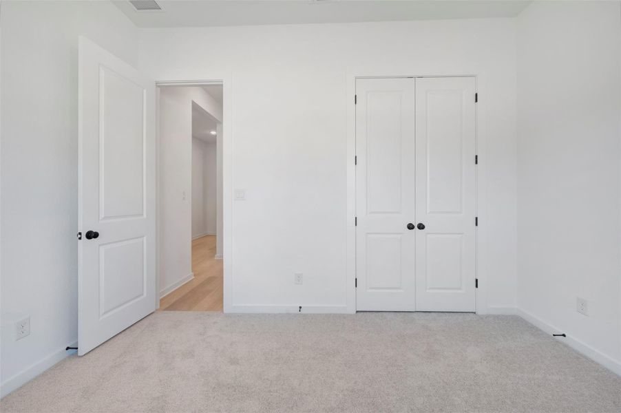 Spacious, unfurnished interior of a new home in Heritage, Dripping Springs (Image 30).