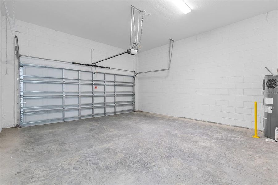 Spacious, unfurnished interior of a new home in Crossroads at Kelly Park, Apopka (Image 38).