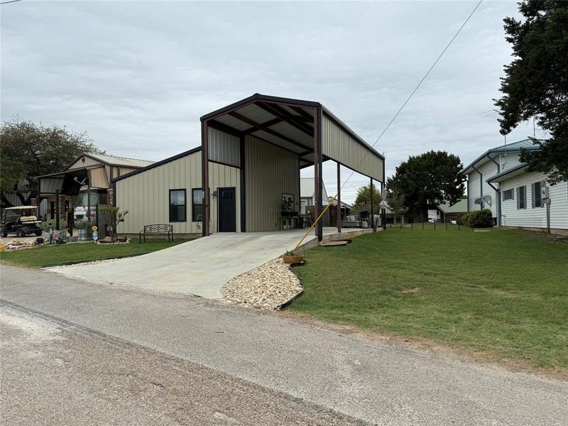 Community amenities in , Whitney (Image 11).