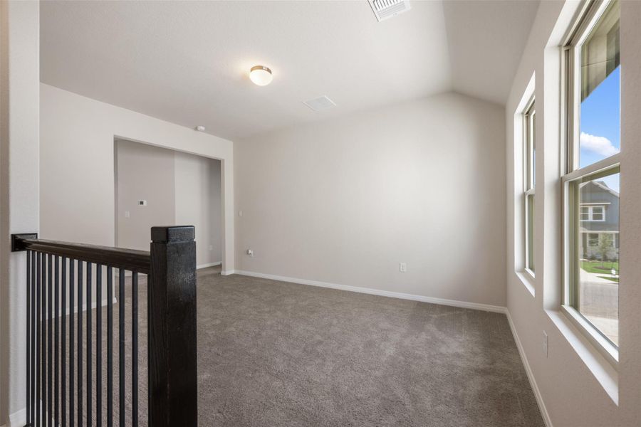 Spacious, unfurnished interior of a new home in Rolling Glen, Hutto (Image 8).