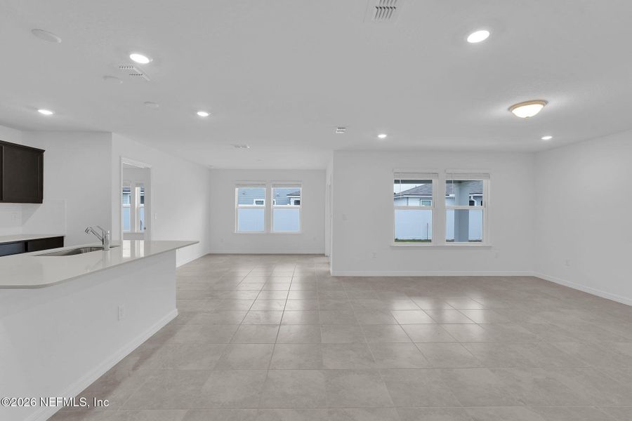 Spacious, unfurnished interior of a new home in Wells Landing, Jacksonville (Image 15).