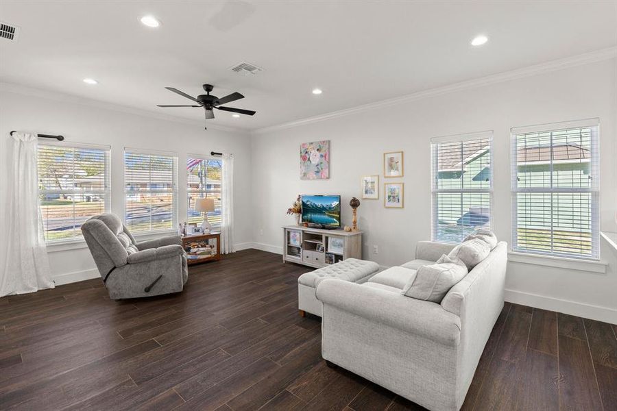 Furnished interior view inside a new home in , Sulphur Springs (Image 11).