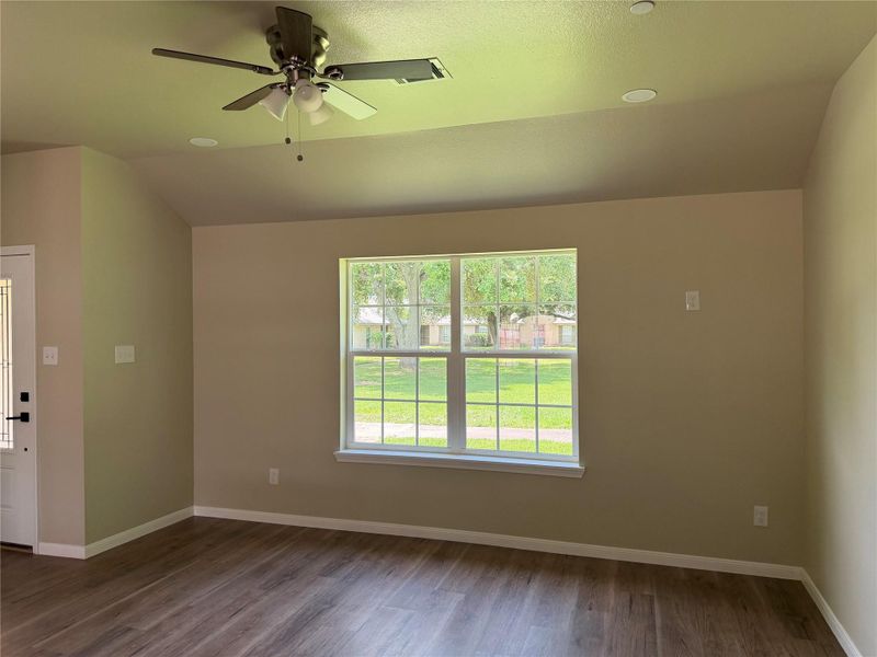 Spacious, unfurnished interior of a new home in , Houston (Image 9).
