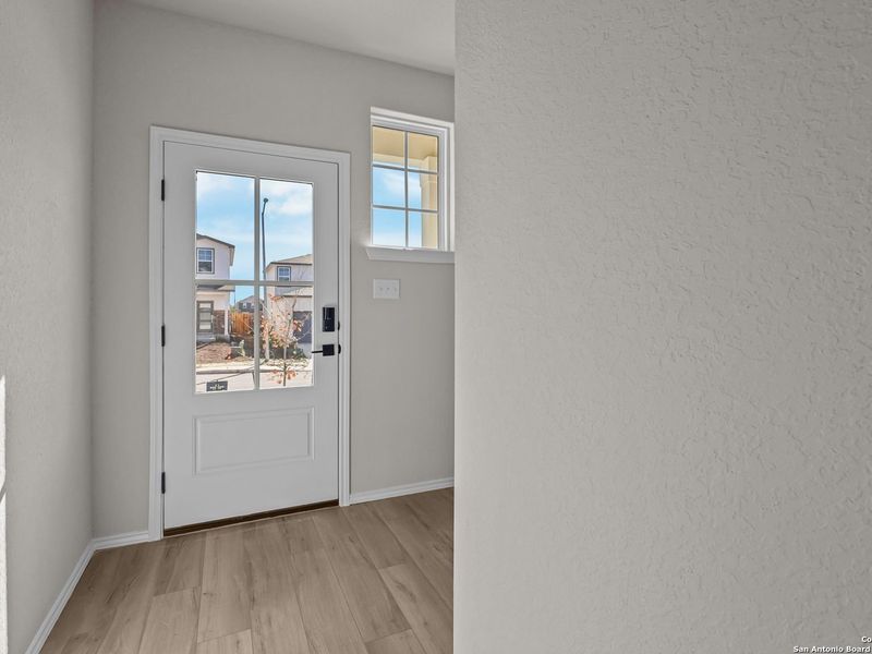 Spacious, unfurnished interior of a new home in Applewhite Meadows, San Antonio (Image 14).
