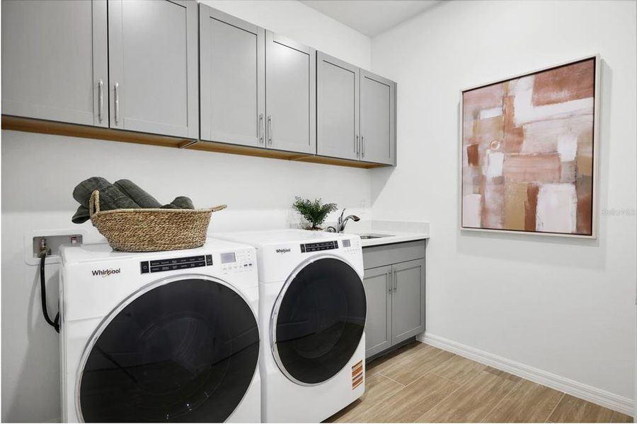 Furnished interior view inside a new home in Creekside Run at Babcock Ranch, Punta Gorda (Image 19).