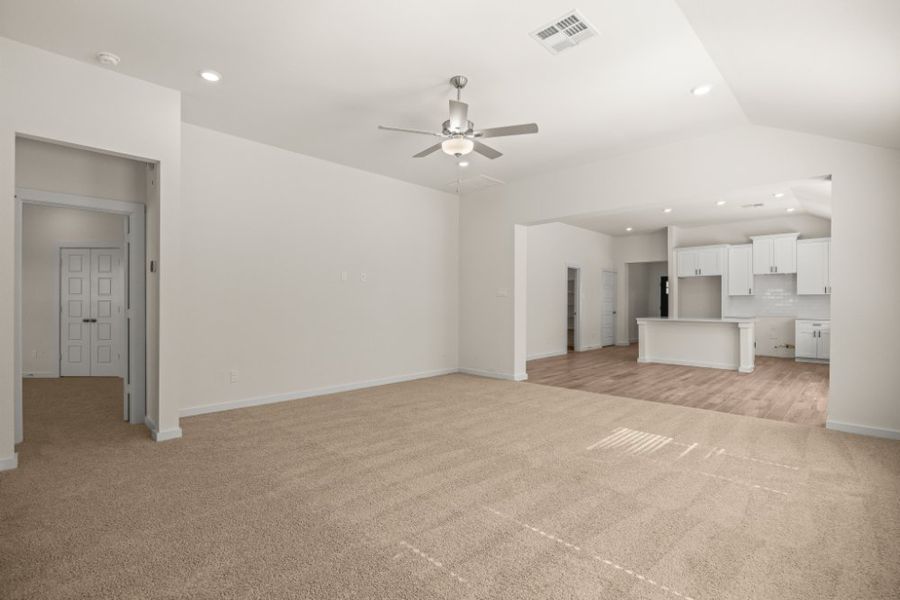Spacious, unfurnished interior of a new home in Ashland, Houston (Image 20).