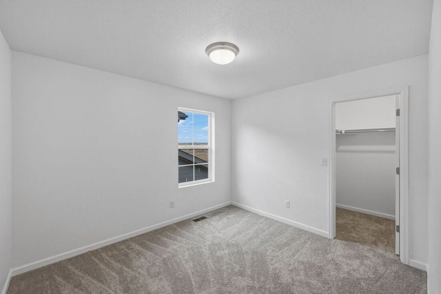 Spacious, unfurnished interior of a new home in The Aurora Highlands, Aurora (Image 10).