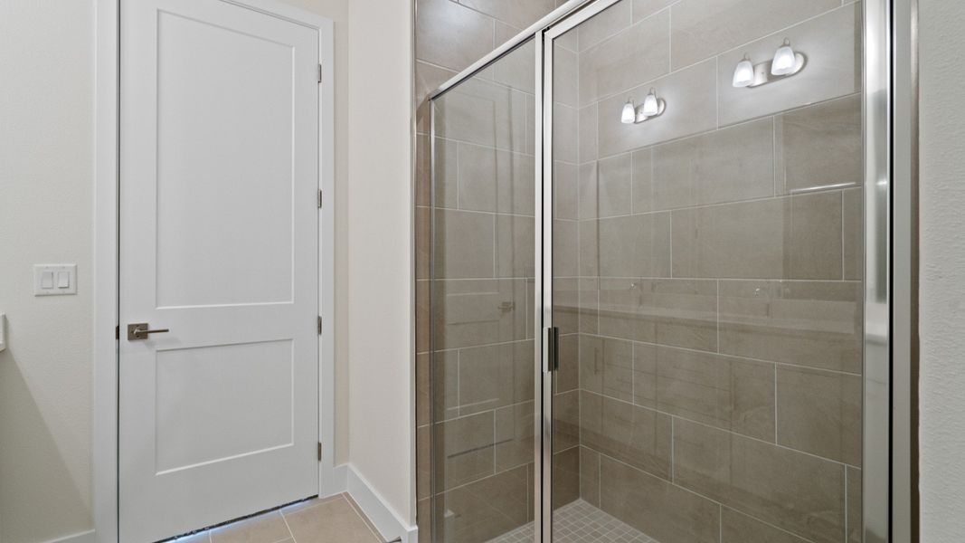 Representative furnished interior of a home built from the Longleaf by DRB Homes in Lakeside at Satilla, St. Cloud (Image 15).