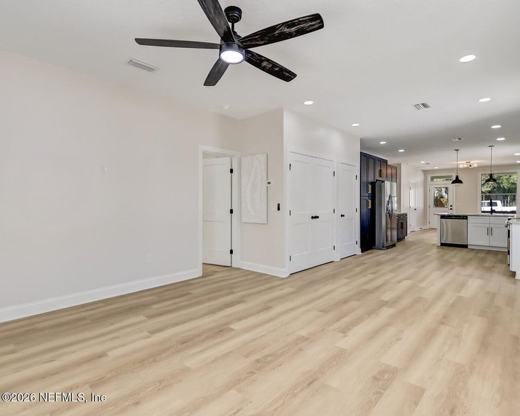 Spacious, unfurnished interior of a new home in , Jacksonville (Image 31).