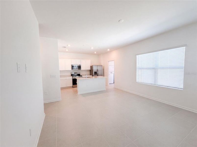 Spacious, unfurnished interior of a new home in , Apopka (Image 12).