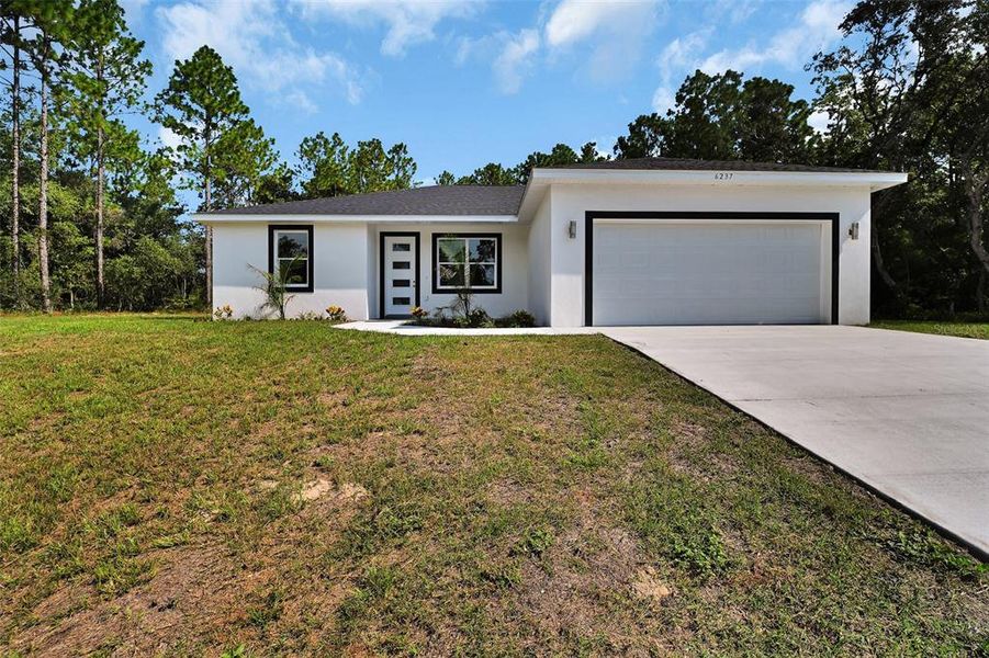 Exterior details and patio area of a home in , Ocala (Image 1). Exterior details and patio area of a home in , Ocala (Image 1).