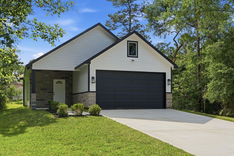 Front exterior of a new home in , Willis, TX, highlighting curb appeal (Image 21).