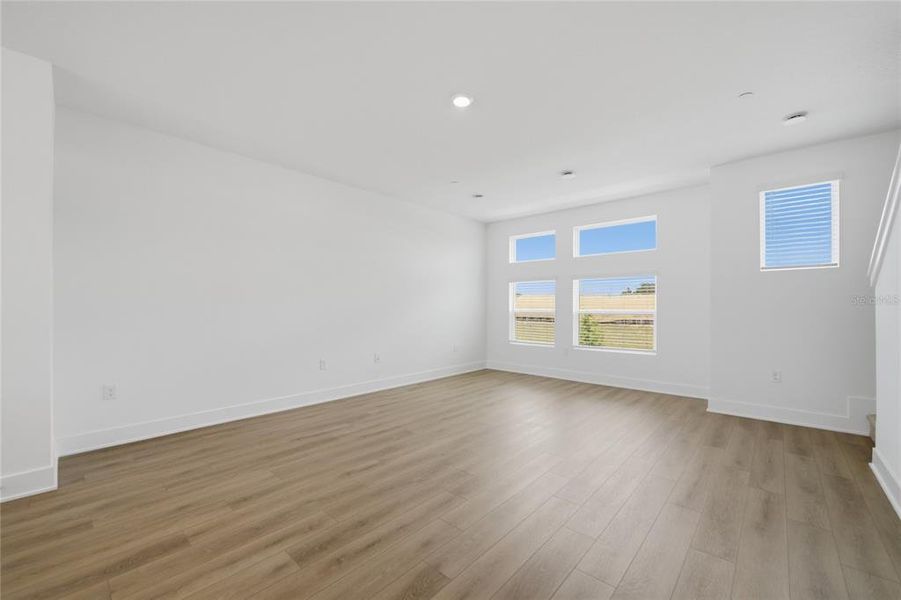 Spacious, unfurnished interior of a new home in , Winter Garden (Image 30).