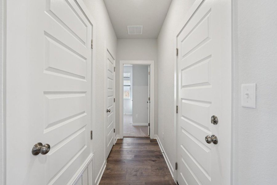 Spacious, unfurnished interior of a new home in Cloverleaf, Austin (Image 16). Spacious, unfurnished interior of a new home in Cloverleaf, Austin (Image 16).
