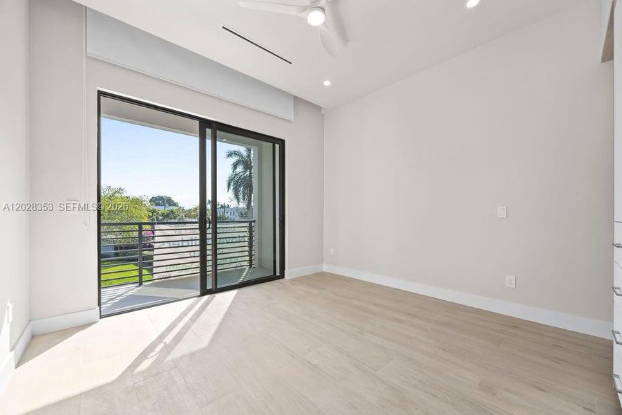 Spacious, unfurnished interior of a new home in , Fort Lauderdale (Image 37).